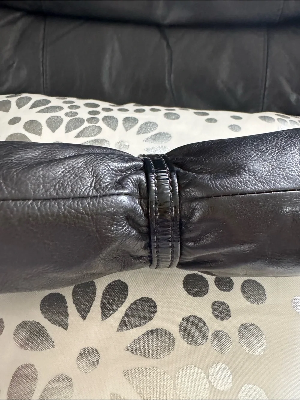 Low Start‼️tGood- Vintage - Fossil Black Leather clutch with Red & White Flora